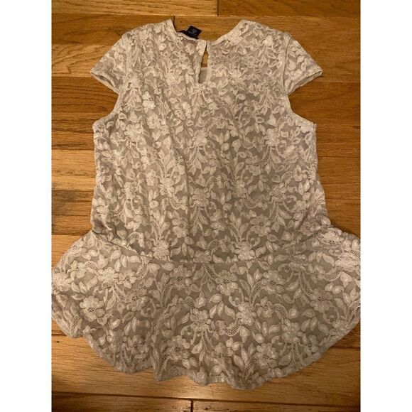 Moda International, women’s beige floral lace peplum cap sleeve blouse size XL - Picture 5 of 9